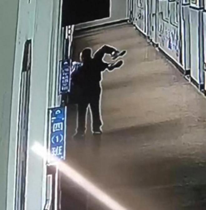 行为惹众怒老师回应更多细节流出九游会反转！向老师滋水后续家长(图4)